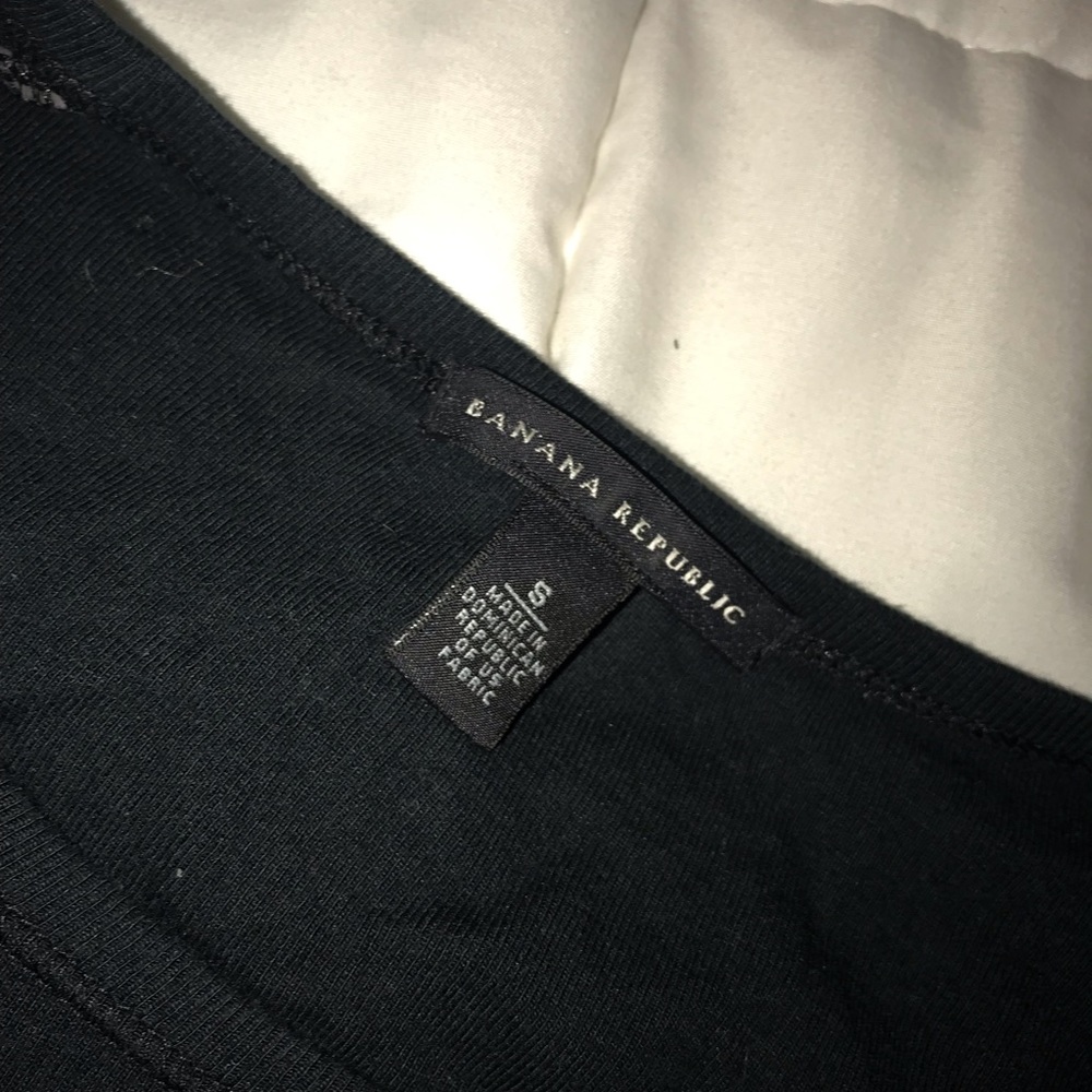 Fitted Banana Republic black shirt